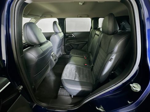 Used 2024 Mitsubishi Outlander SE image 29