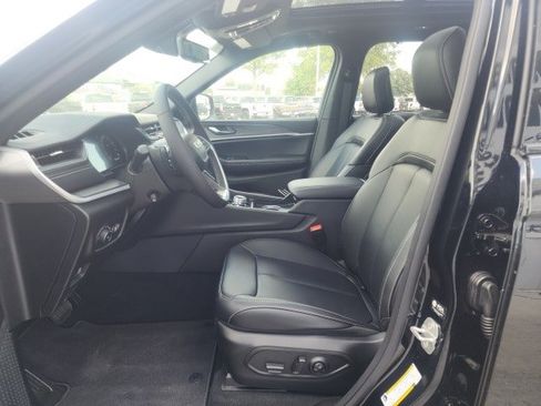 New 2025 Jeep Grand Cherokee Limited w/ Luxury Tech Group II image 21