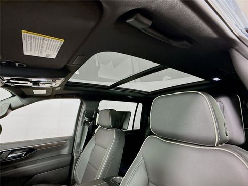 New 2026 Chevrolet Suburban Premier image 18