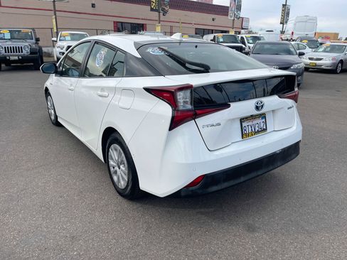 Used 2021 Toyota Prius LE image 5