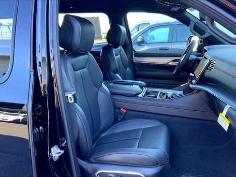 New 2026 Jeep Grand Wagoneer Limited w/ Premium Group II AWD/4WD image 24