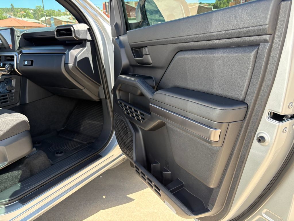 Used 2026 Toyota 4Runner SR5 AWD/4WD image 9