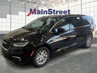 New 2025 Chrysler Pacifica Select