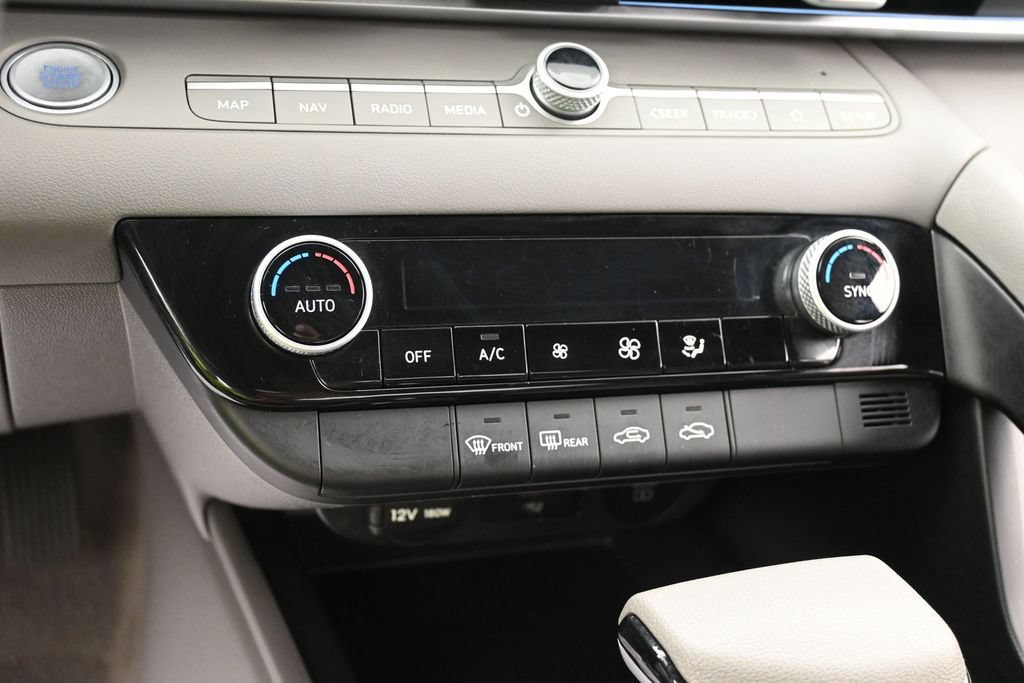 Used 2024 Hyundai Elantra SEL FWD image 11
