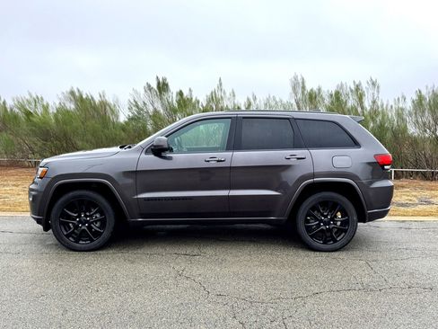 Used 2020 Jeep Grand Cherokee Altitude image 10