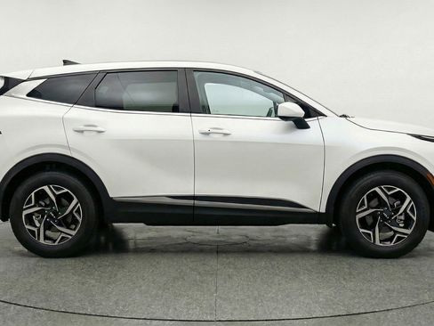 Used 2025 Kia Sportage LX FWD image 11