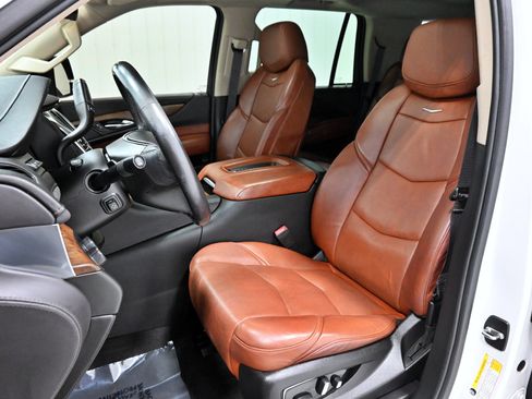 Used 2019 Cadillac Escalade Premium Luxury AWD/4WD image 6