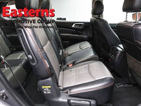 Used 2020 Nissan Pathfinder SL AWD/4WD image 28