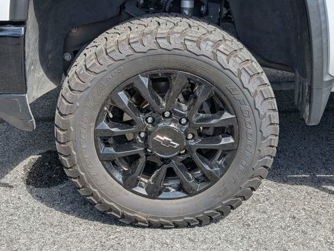 Used 2024 Chevrolet Silverado 2500 Custom w/ Custom Convenience Package AWD/4WD image 11