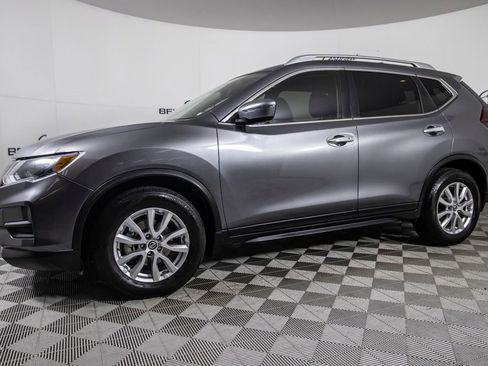 Used 2019 Nissan Rogue SV FWD image 4