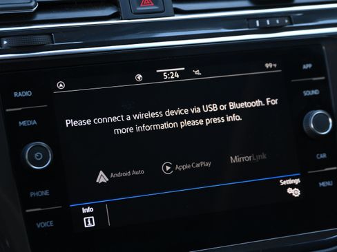 Used 2023 Volkswagen Tiguan SE w/ Panoramic Sunroof Package FWD image 22