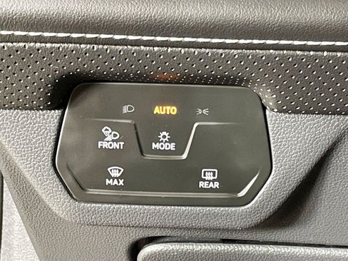Used 2024 Volkswagen Atlas SE AWD/4WD image 14