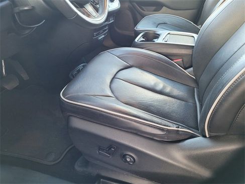 Certified 2020 Chrysler Pacifica Limited w/ Advanced Safetytec Group image 16