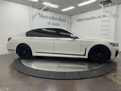 Used 2022 BMW 740i w/ M Sport Package RWD image 8