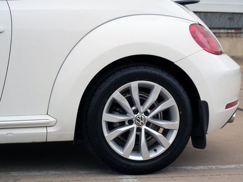 Used 2013 Volkswagen Beetle TDI FWD image 24