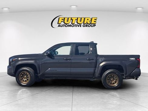 Used 2024 Toyota Tacoma TRD Off-Road image 9