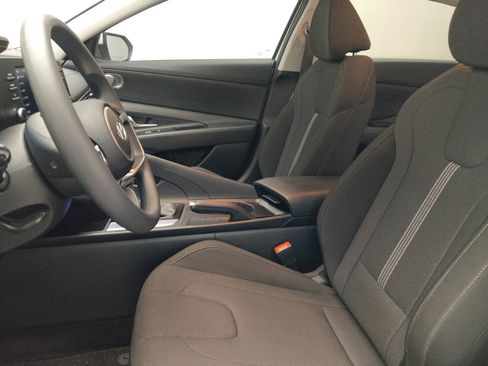 Used 2025 Hyundai Elantra SE FWD image 17