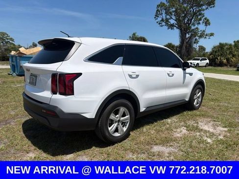 Used 2023 Kia Sorento LX FWD image 6