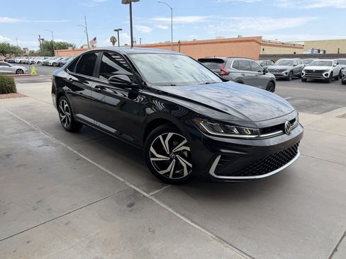 Used 2025 Volkswagen Jetta SEL FWD image 6