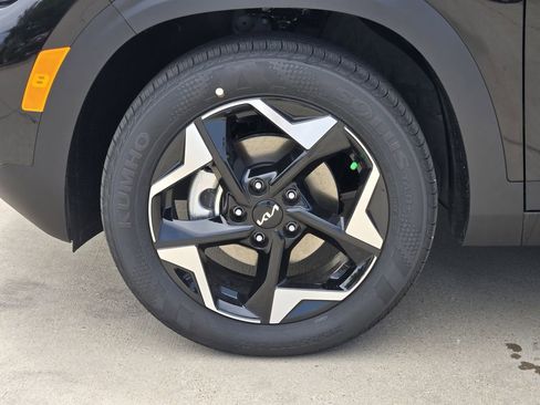 New 2026 Kia Seltos S FWD image 9