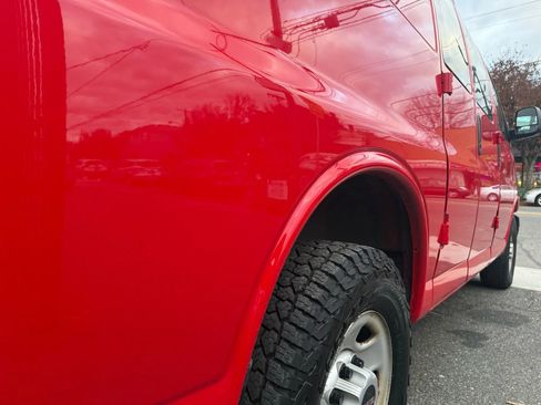 Used 2019 GMC Savana 2500 RWD image 6