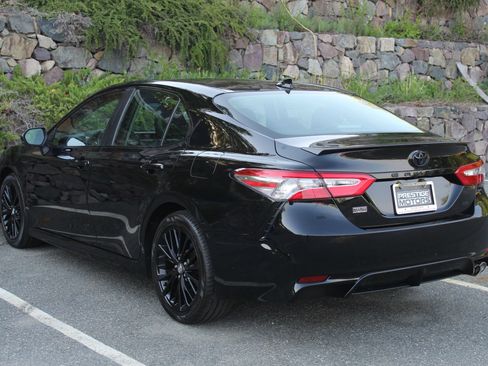Used 2020 Toyota Camry SE FWD image 7