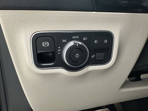 Certified 2025 Mercedes-Benz GLA 250 image 37