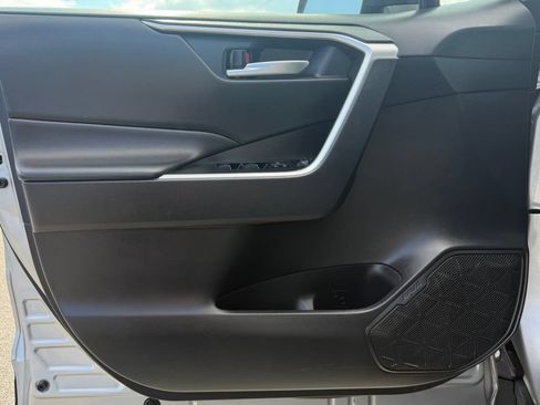 Used 2025 Toyota RAV4 XLE AWD/4WD image 12