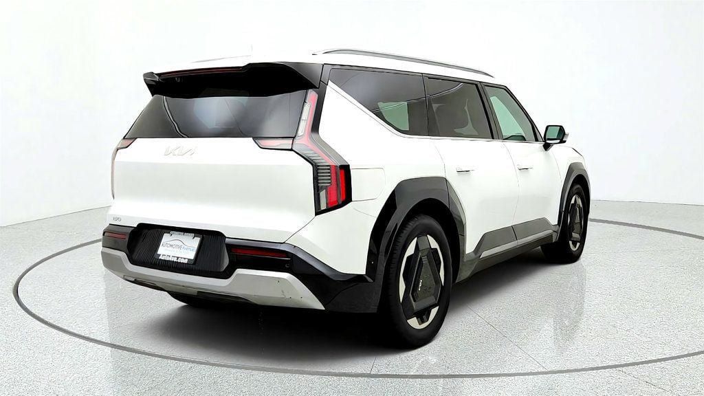 Used 2024 Kia EV9 Land AWD/4WD image 5