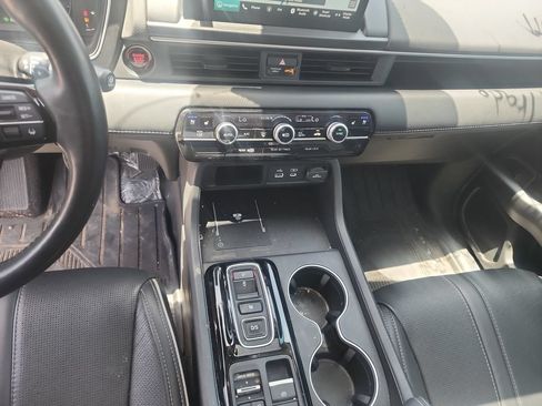 Used 2025 Honda Pilot Elite image 26