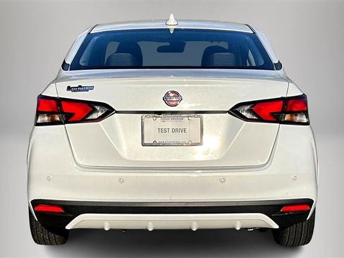 Used 2022 Nissan Versa SV image 7