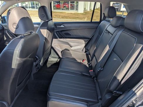 Used 2023 Volkswagen Tiguan SE AWD/4WD image 19