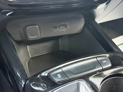 Used 2024 Chevrolet Trax RS FWD image 15