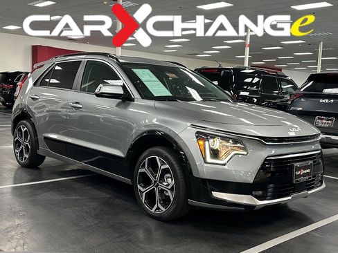 Used 2023 Kia Niro EX Touring image 1