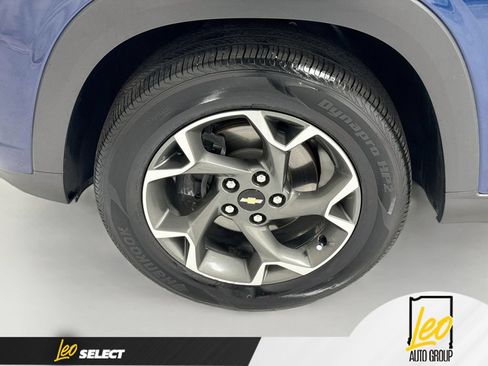Used 2024 Chevrolet Trax LT w/ LT Convenience Package FWD image 32