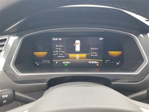 Certified 2022 Volkswagen Tiguan SE R-Line image 24
