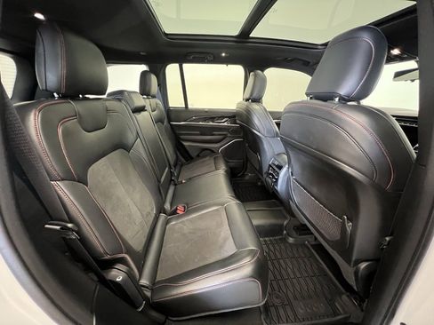 Used 2022 Jeep Grand Cherokee Trailhawk w/ Luxury Tech Group III image 8