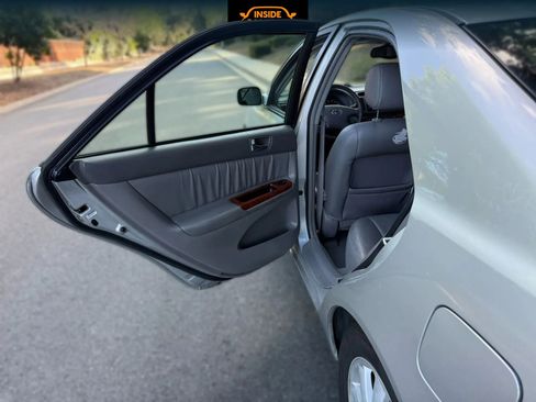 Used 2002 Toyota Camry XLE image 11