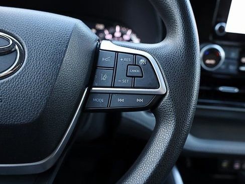 Used 2023 Toyota Highlander L image 43