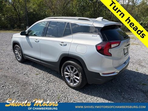Used 2022 GMC Terrain SLT image 3