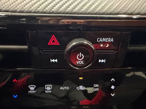 Used 2026 Nissan Kicks SR FWD image 34