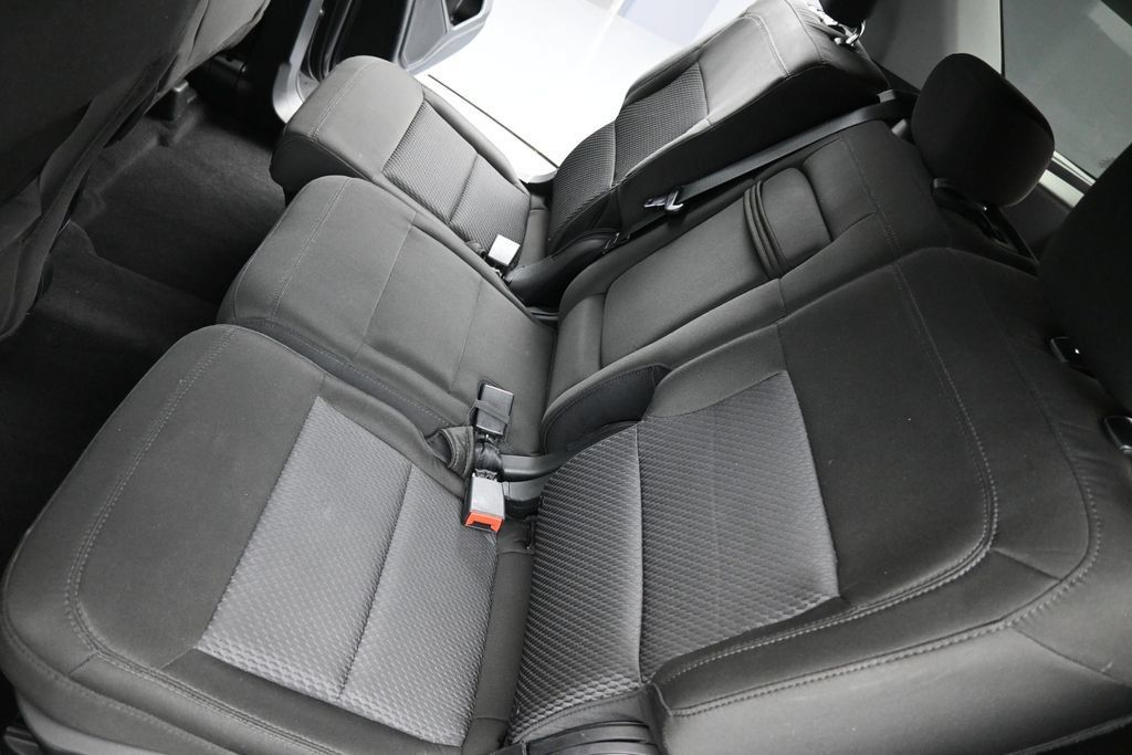 Used 2023 Ford Explorer XLT AWD/4WD image 28
