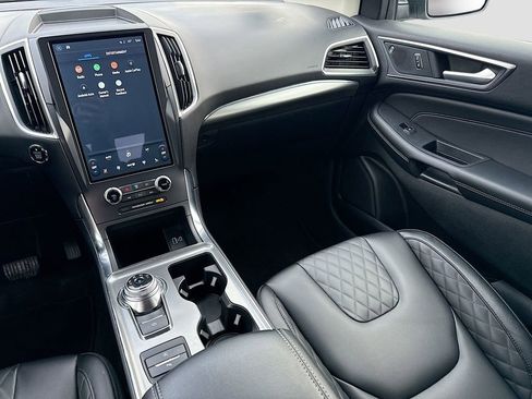 Used 2024 Ford Edge Titanium image 24
