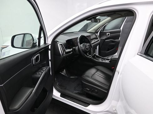 Used 2024 Kia Sorento S image 12