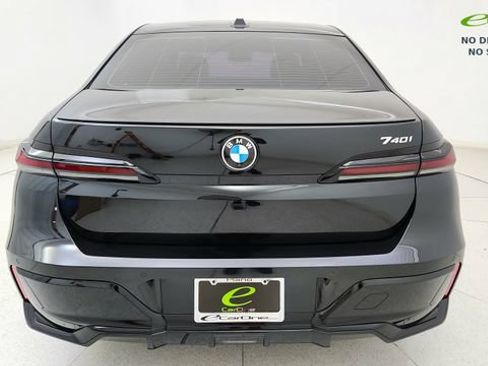 Used 2023 BMW 740i w/ Parking Assistance Package RWD image 5