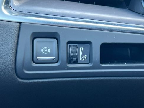 Used 2025 Cadillac XT5 Luxury w/ LPO, Floor Liner Package FWD image 39