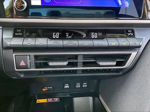 Used 2025 Toyota Camry LE image 15