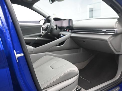 Used 2024 Hyundai Elantra SEL FWD image 25