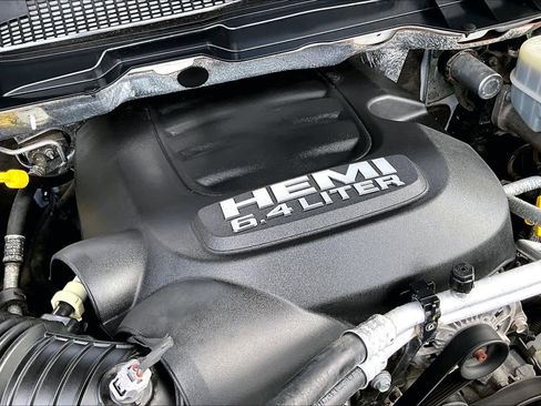 Used 2018 RAM 2500 Tradesman w/ Chrome Appearance Group image 37