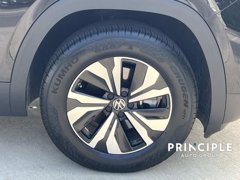 Certified 2025 Volkswagen Atlas SE FWD image 4